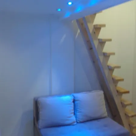 Small Private Bathroom Wi-fi Apartment *